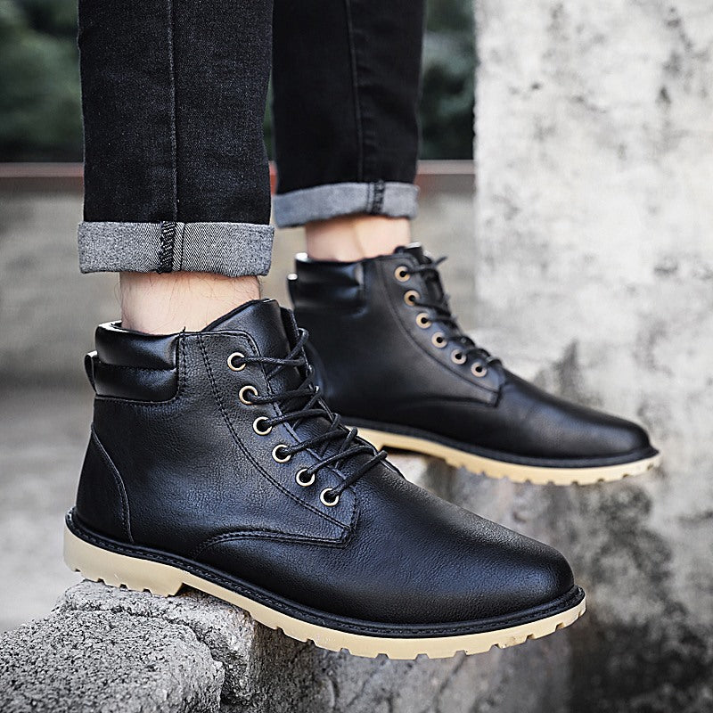 Lightweight casual shoes with thick soles