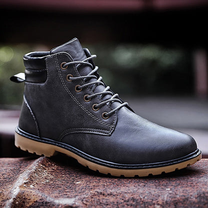 Lightweight casual shoes with thick soles